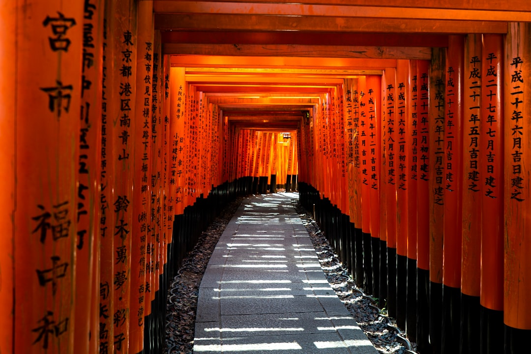 Torii du sanctuaire Fushimi Inari à Kyoto