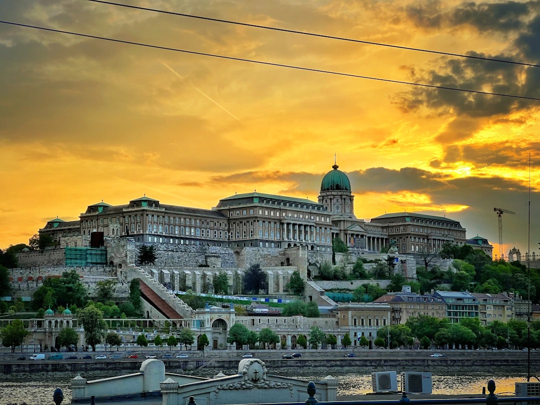 Le Bastion des Pêcheurs de Budapest, belvédère néo-roman aux sept tourelles avec vue sur le Danube
