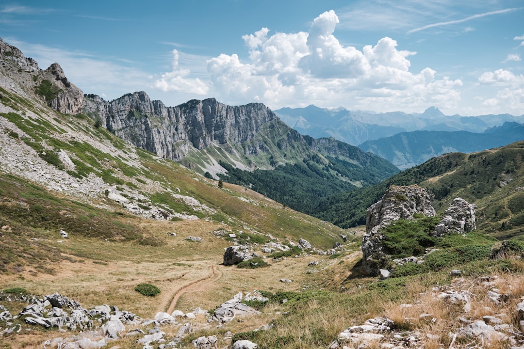 Montagne et vallée dans les Pyrénées françaises