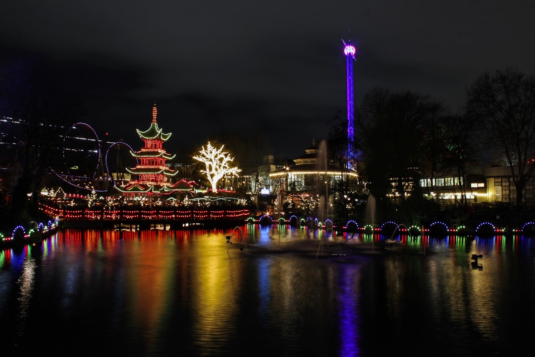 Jardins de Tivoli illuminés le soir