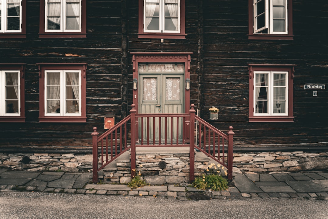 Maison en bois rouge traditionnelle à Røros