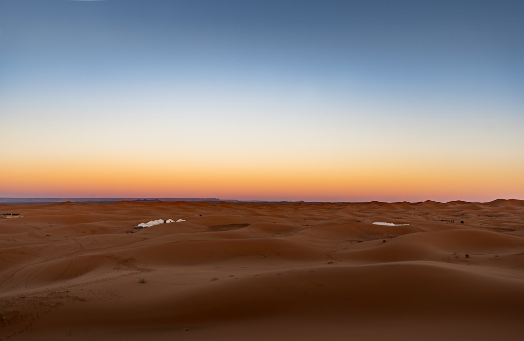 Dunes du désert du Sahara au coucher du soleil, Merzouga, Maroc