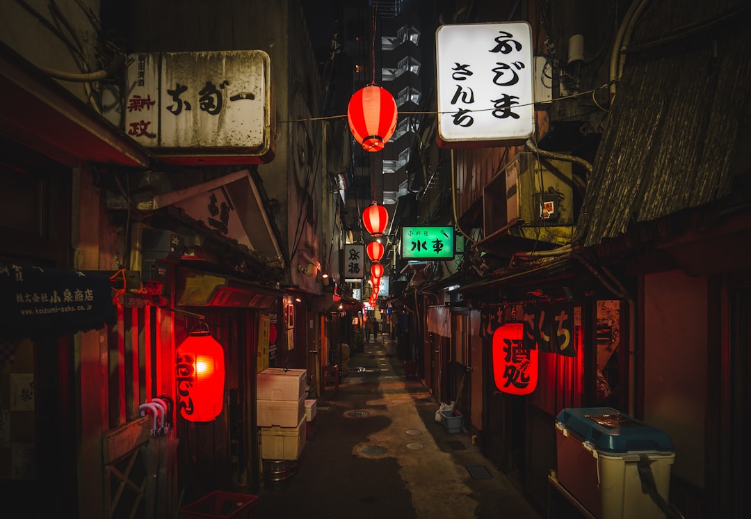 Tokyo Shinjuku la nuit — néons et animation